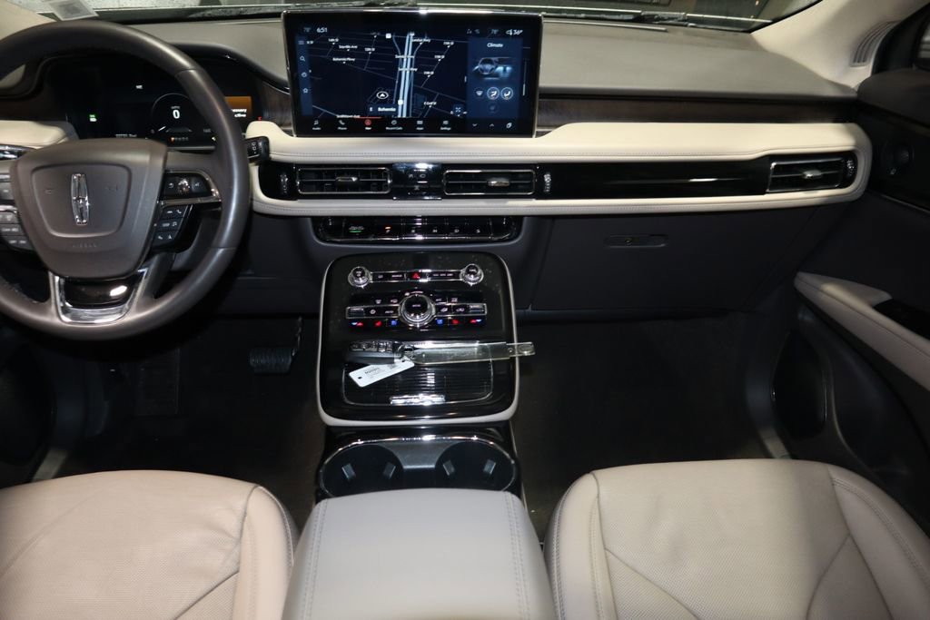 Used 2021 Lincoln Nautilus Reserve image 13