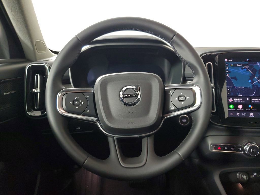 Used 2026 Volvo XC40 B5 Ultra w/ Protection Package Premier image 18
