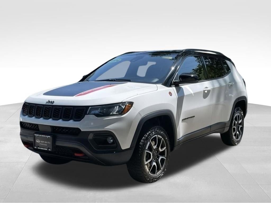 Used 2024 Jeep Compass Trailhawk image 2