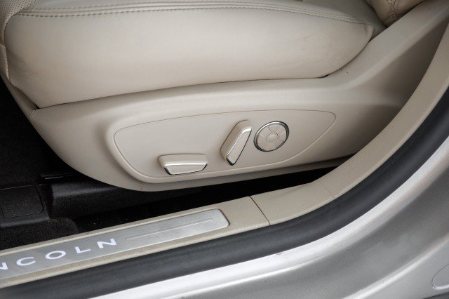 Used 2019 Lincoln MKZ Reserve FWD image 38