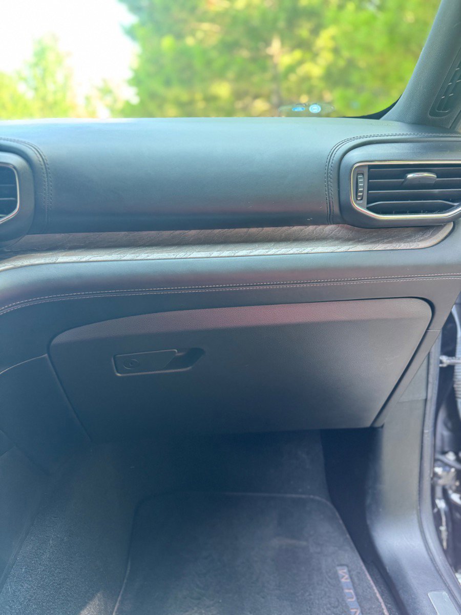 Used 2020 Ford Explorer Platinum w/ Premium Technology Package image 22