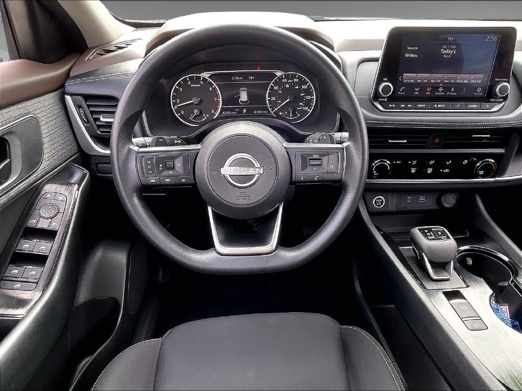 Used 2023 Nissan Rogue S AWD/4WD image 16