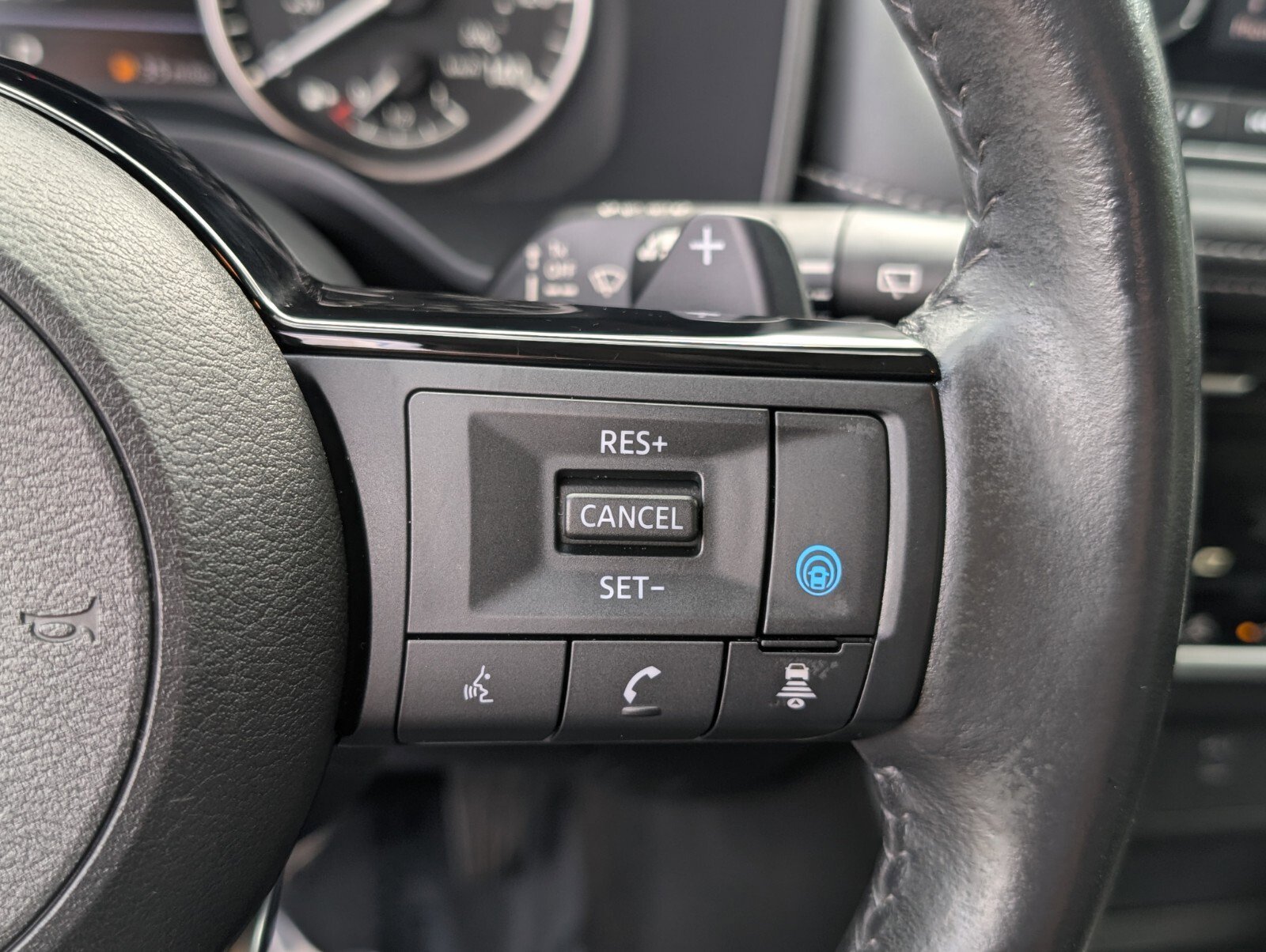 Used 2022 Nissan Rogue SV w/ SV Premium Package image 30