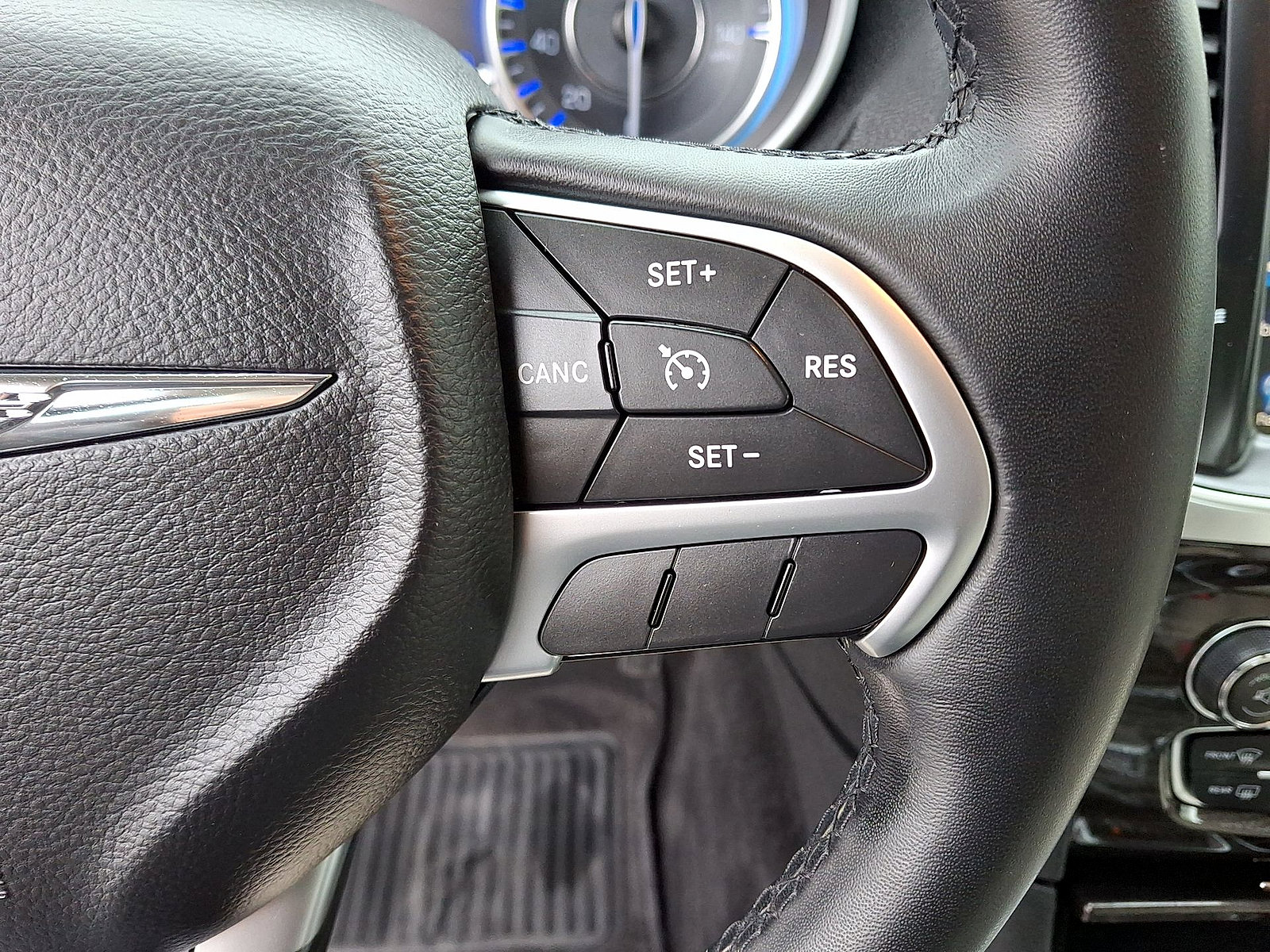 Used 2015 Chrysler 300 Limited RWD image 17