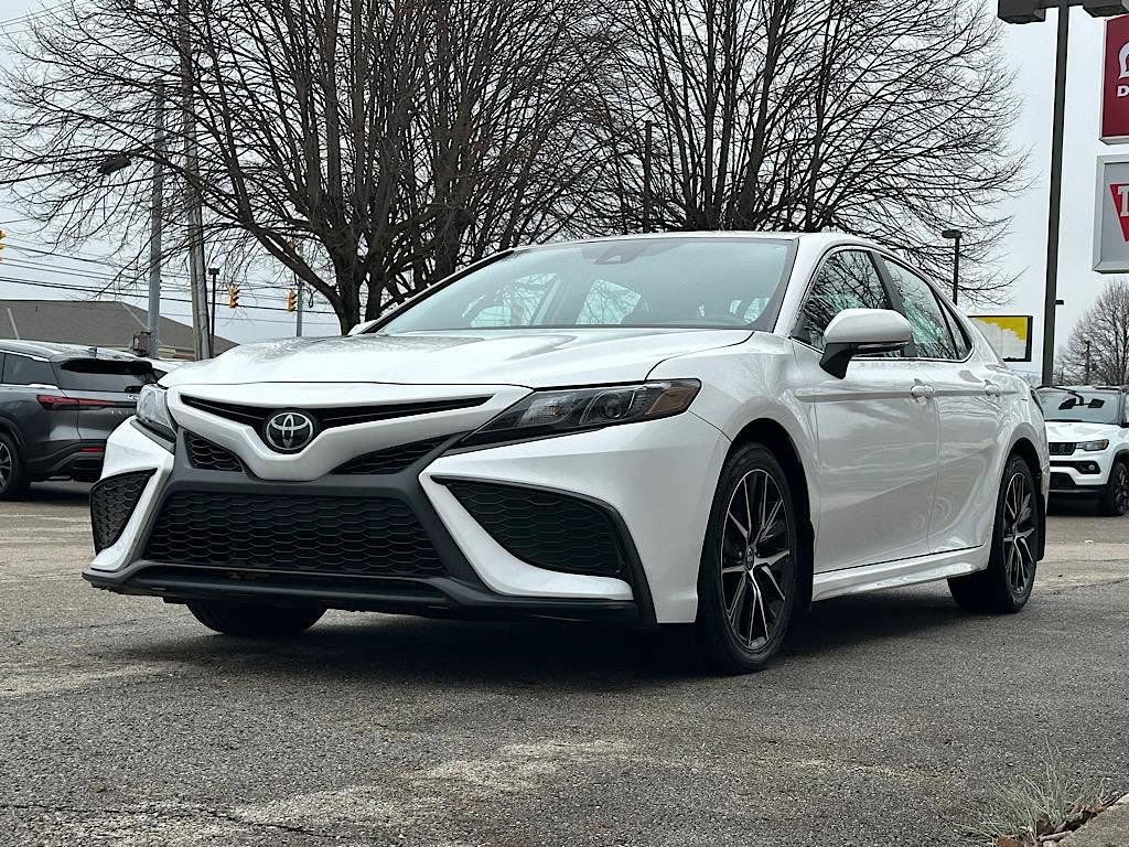 Certified 2023 Toyota Camry SE image 1