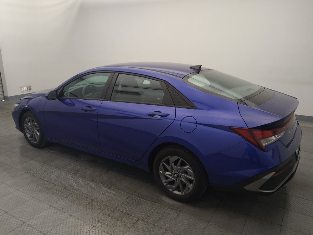 Used 2024 Hyundai Elantra SEL FWD image 3