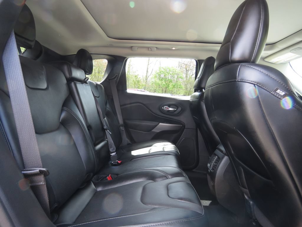 Used 2022 Jeep Cherokee Limited AWD/4WD image 16