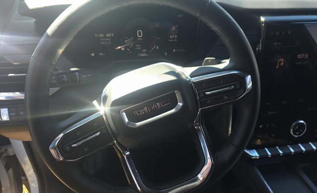 Used 2025 GMC Acadia Elevation image 8