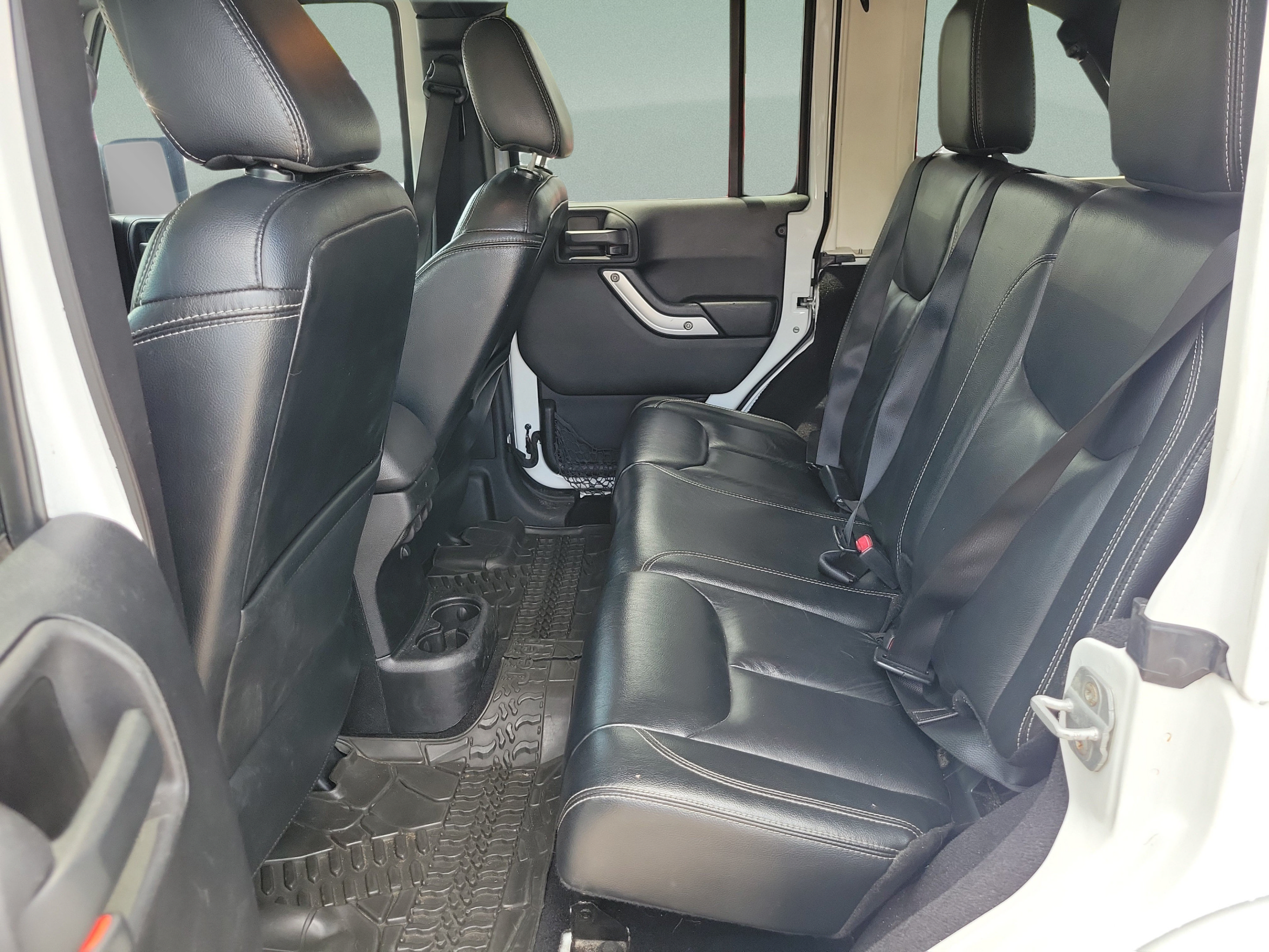 Used 2014 Jeep Wrangler Unlimited Rubicon w/ Connectivity Group AWD/4WD image 9