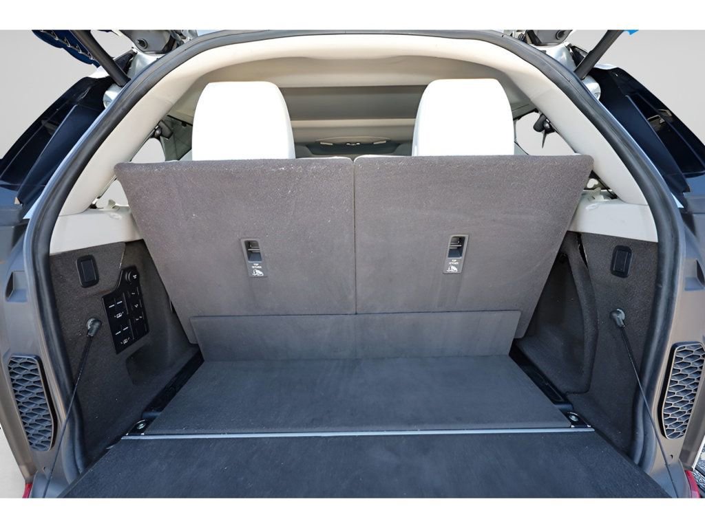 Used 2018 Land Rover Discovery HSE AWD/4WD image 19