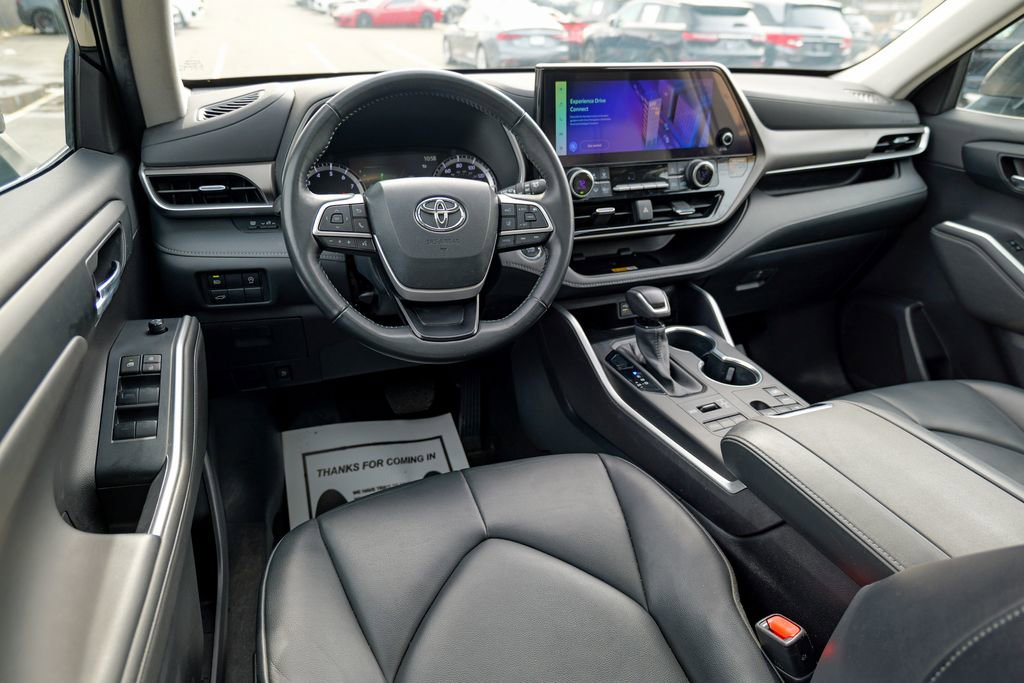 Used 2023 Toyota Highlander XLE AWD/4WD image 37