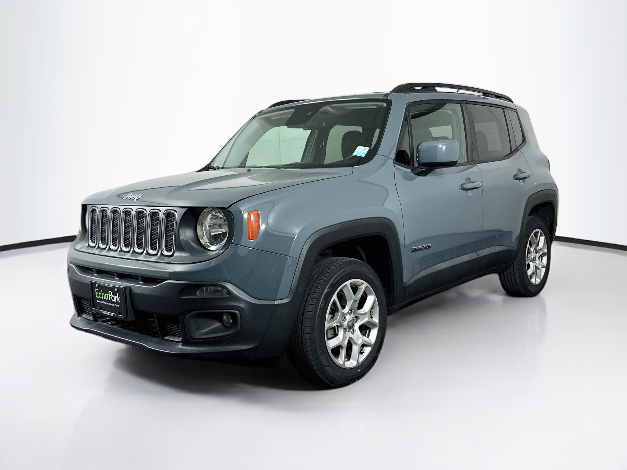 Used 2017 Jeep Renegade Latitude AWD/4WD image 3