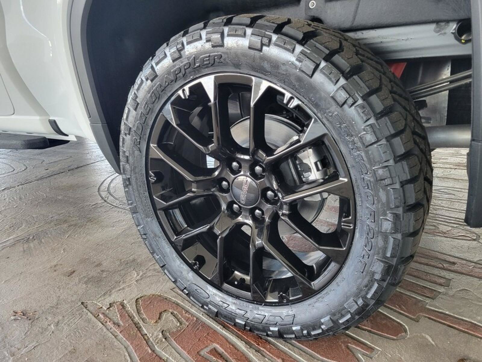 New 2026 GMC Sierra 1500 AT4 w/ AT4 Premium Package AWD/4WD image 9