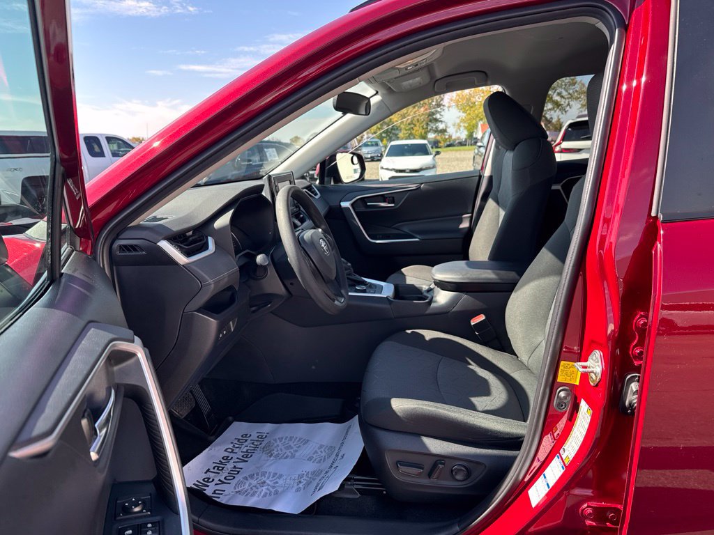 Used 2020 Toyota RAV4 XLE w/ All Weather Liner Package AWD/4WD image 33