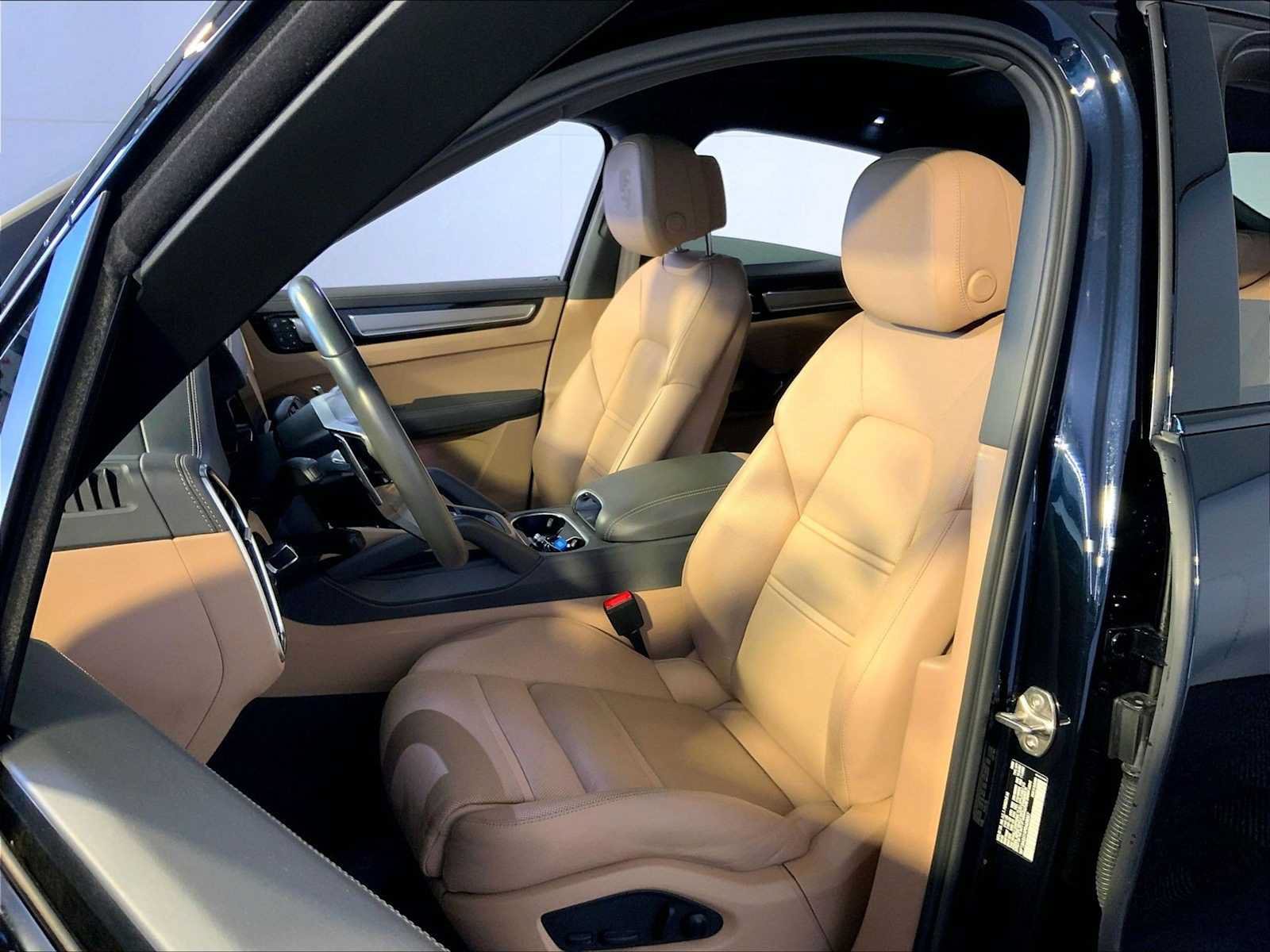 Used 2023 Porsche Cayenne Platinum Edition AWD/4WD image 5