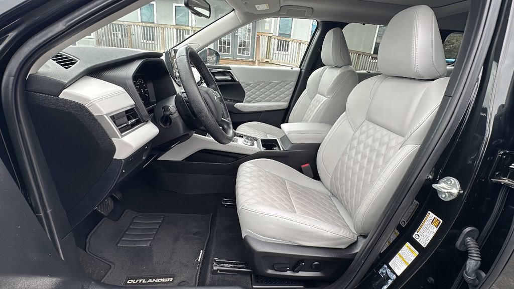 Used 2024 Mitsubishi Outlander SEL image 9