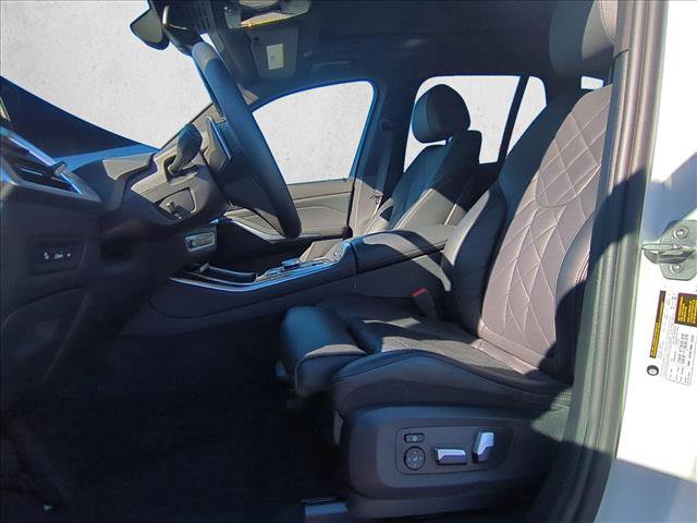 Used 2025 BMW X5 sDrive40i w/ Parking Assistance Package image 16