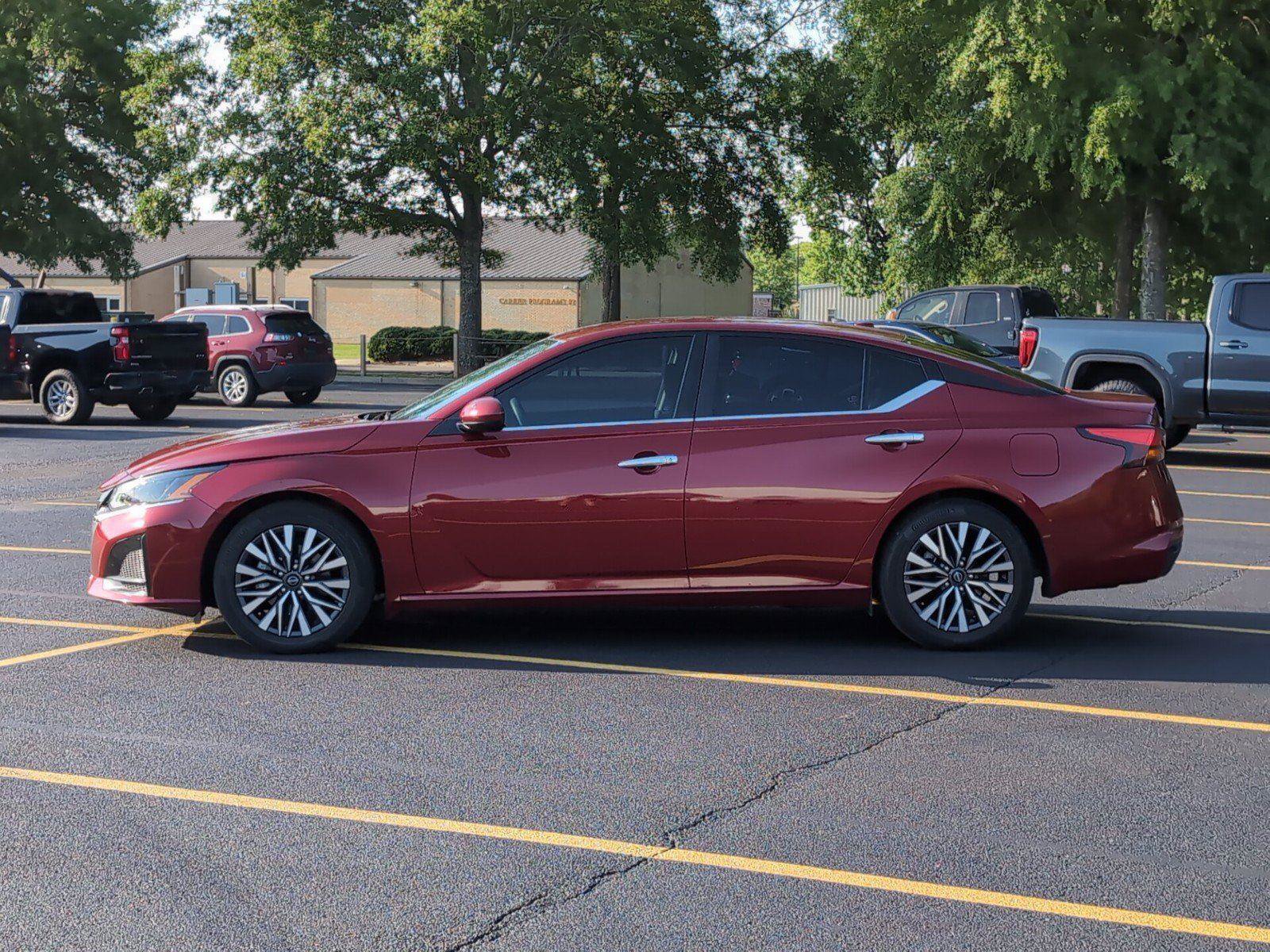 Used 2023 Nissan Altima 2.5 SV FWD image 2