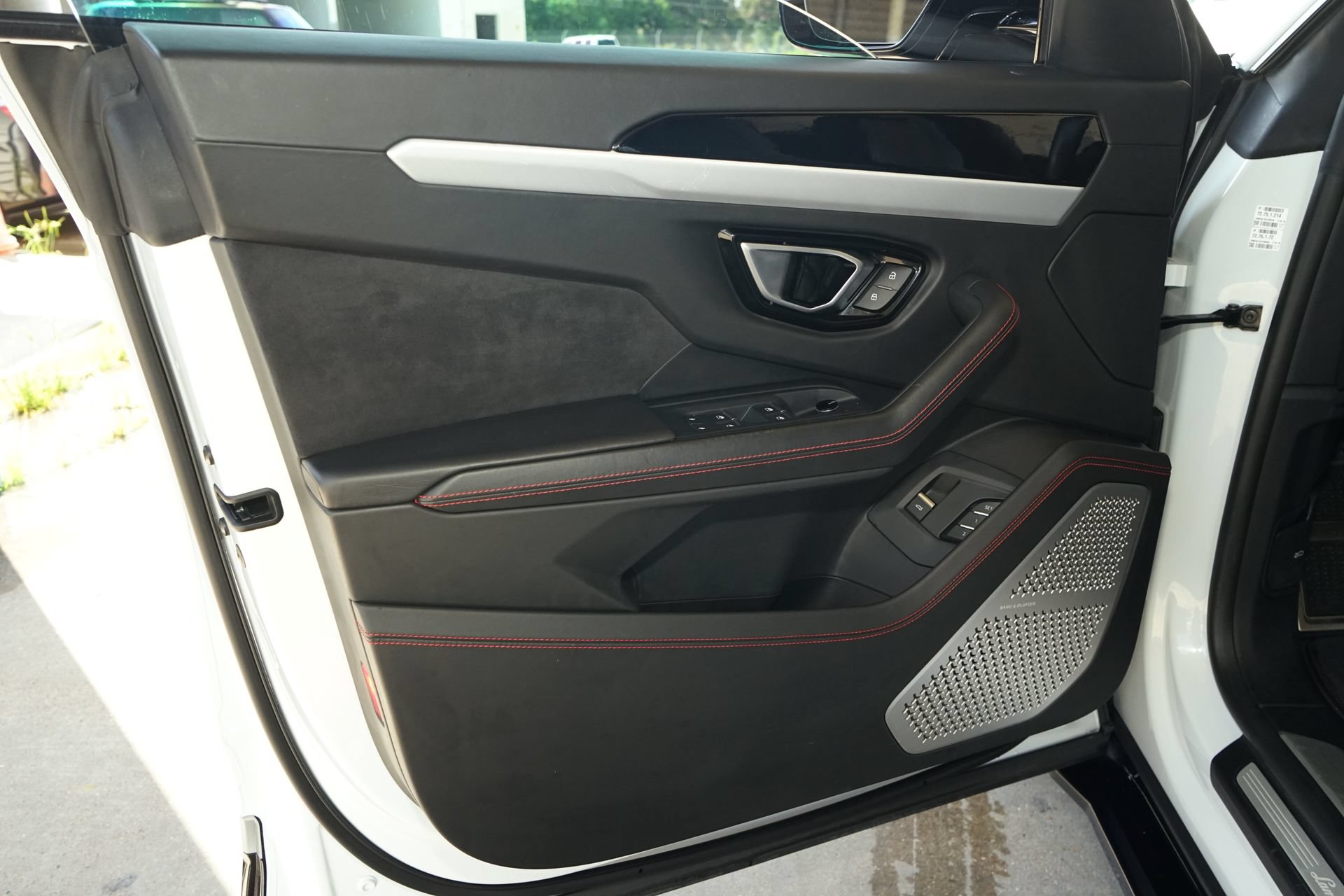 Used 2019 Lamborghini Urus AWD/4WD image 25