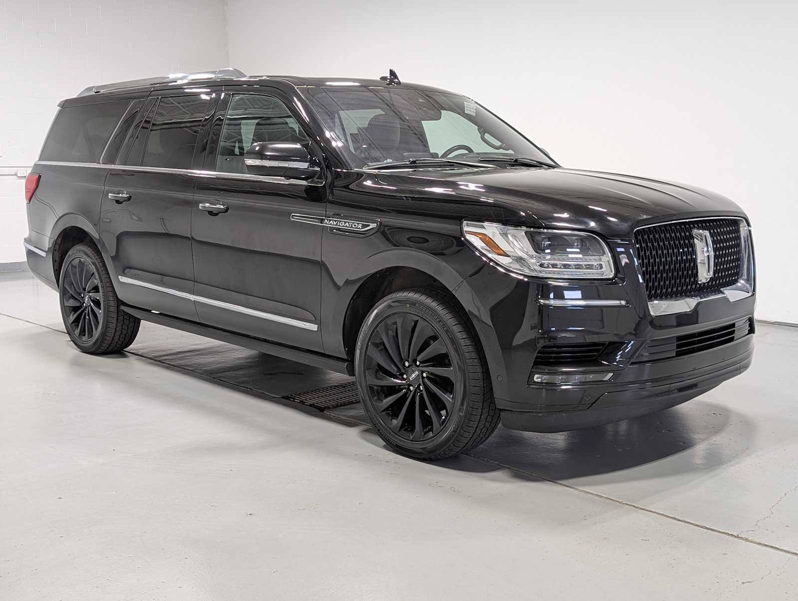 Used 2020 Lincoln Navigator L Reserve w/ Equipment Group 208A Reserve AWD/4WD image 6