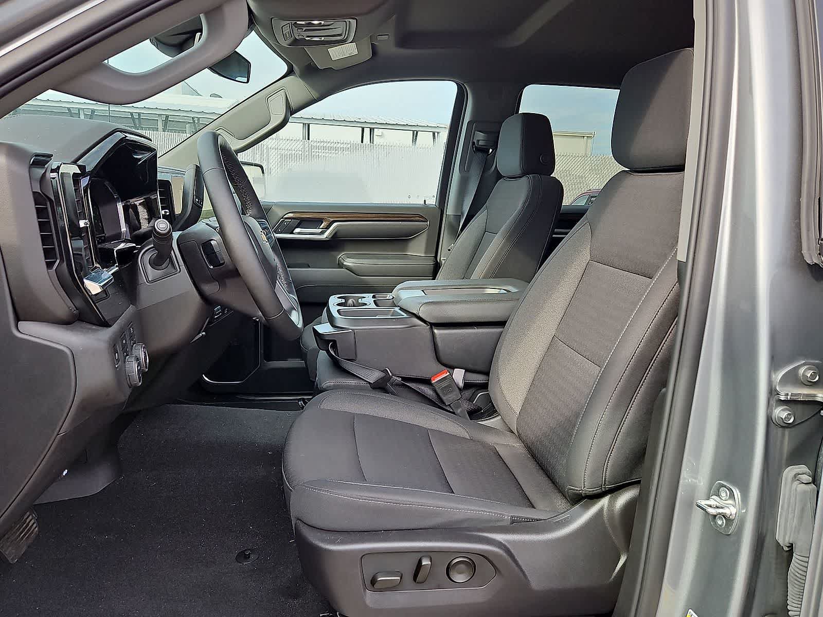 Used 2025 Chevrolet Silverado 1500 LT AWD/4WD image 25