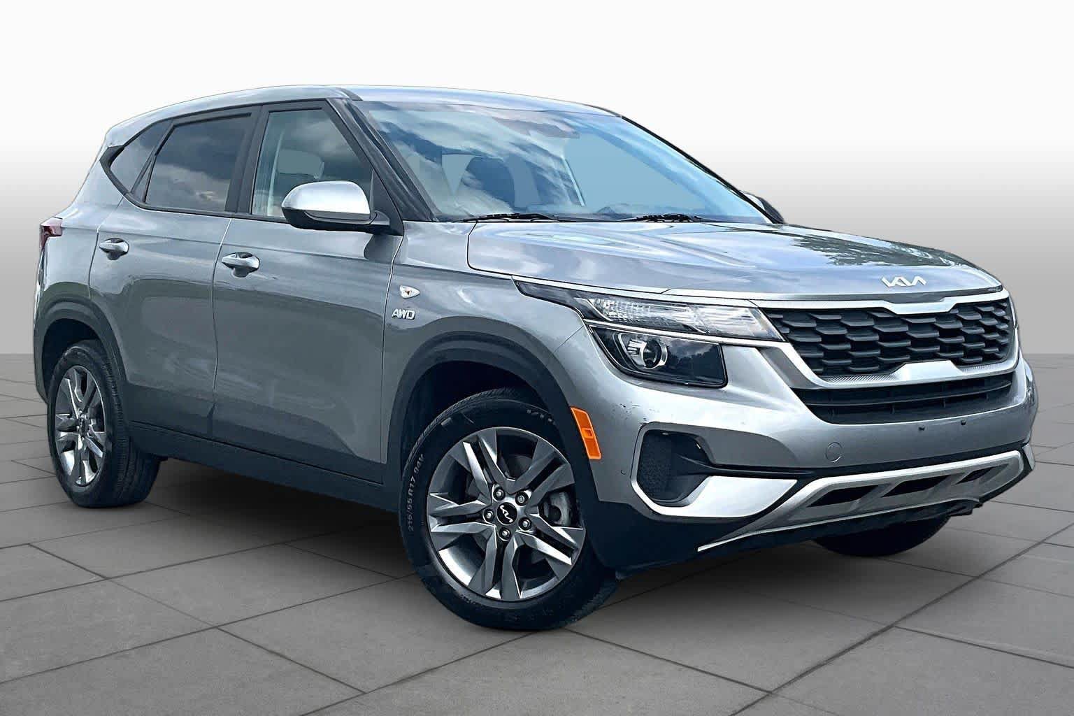 Used 2023 Kia Seltos LX AWD/4WD image 3