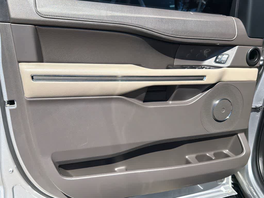 Used 2020 Ford Expedition XLT w/ Equipment Group 202A RWD image 11