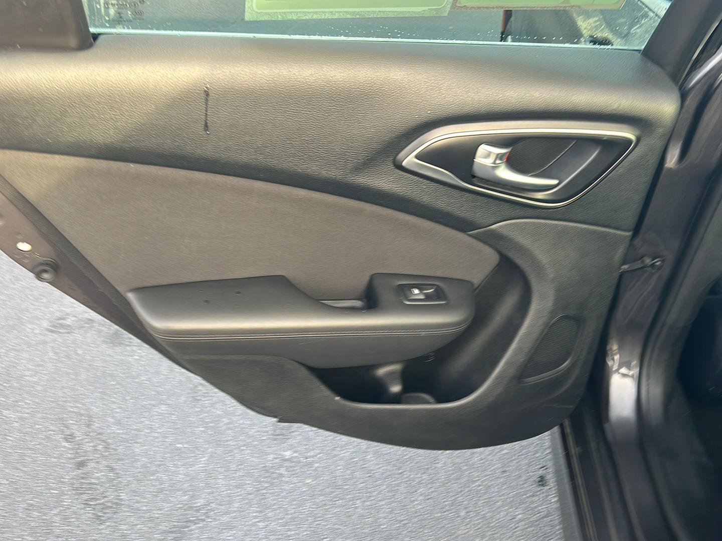 Used 2016 Chrysler 200 Limited image 17