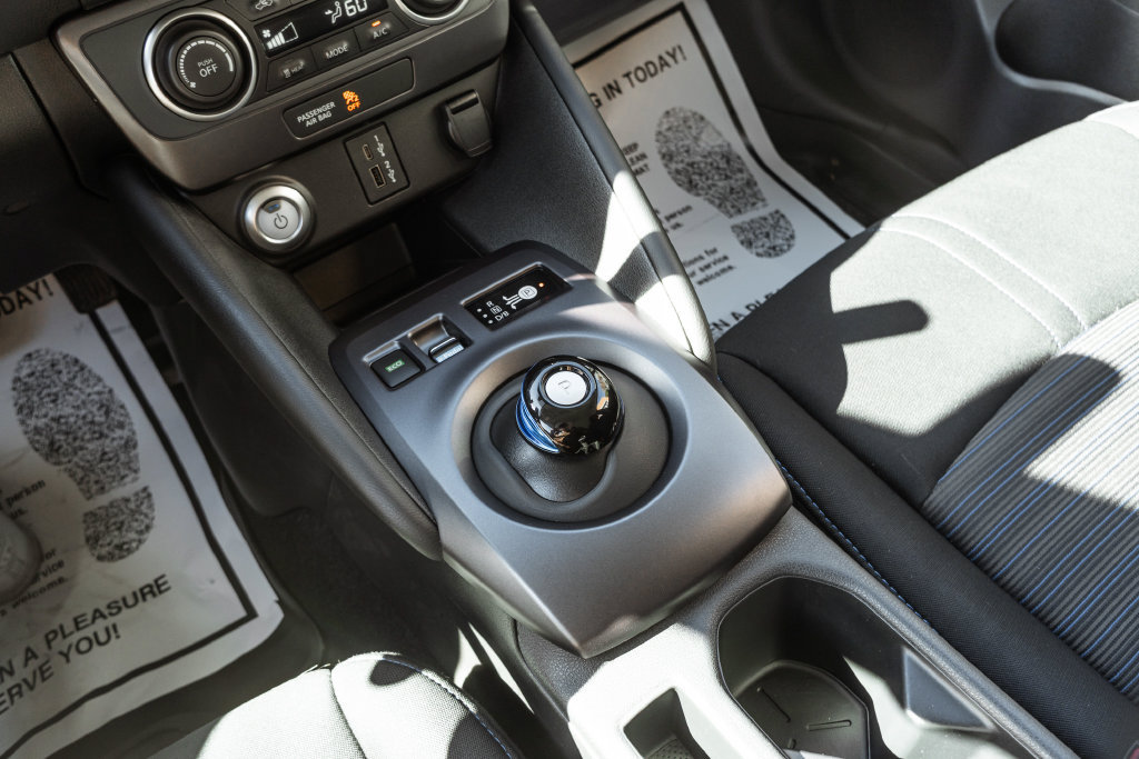 Used 2025 Nissan Leaf S FWD image 19