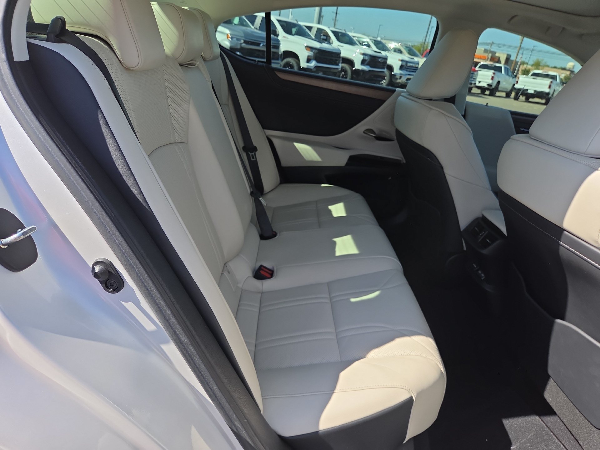 Used 2024 Lexus ES 350 w/ Technology Package FWD image 14