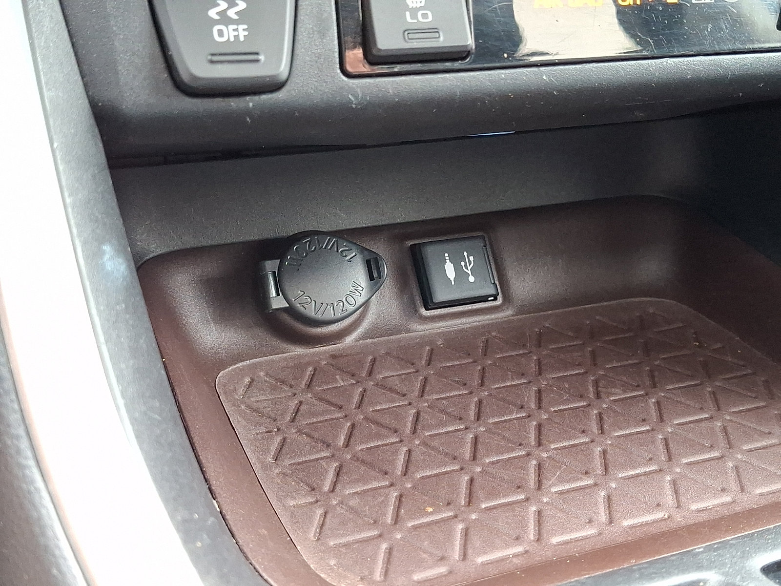 Used 2019 Toyota RAV4 Limited w/ Carpet Mat Package AWD/4WD image 25
