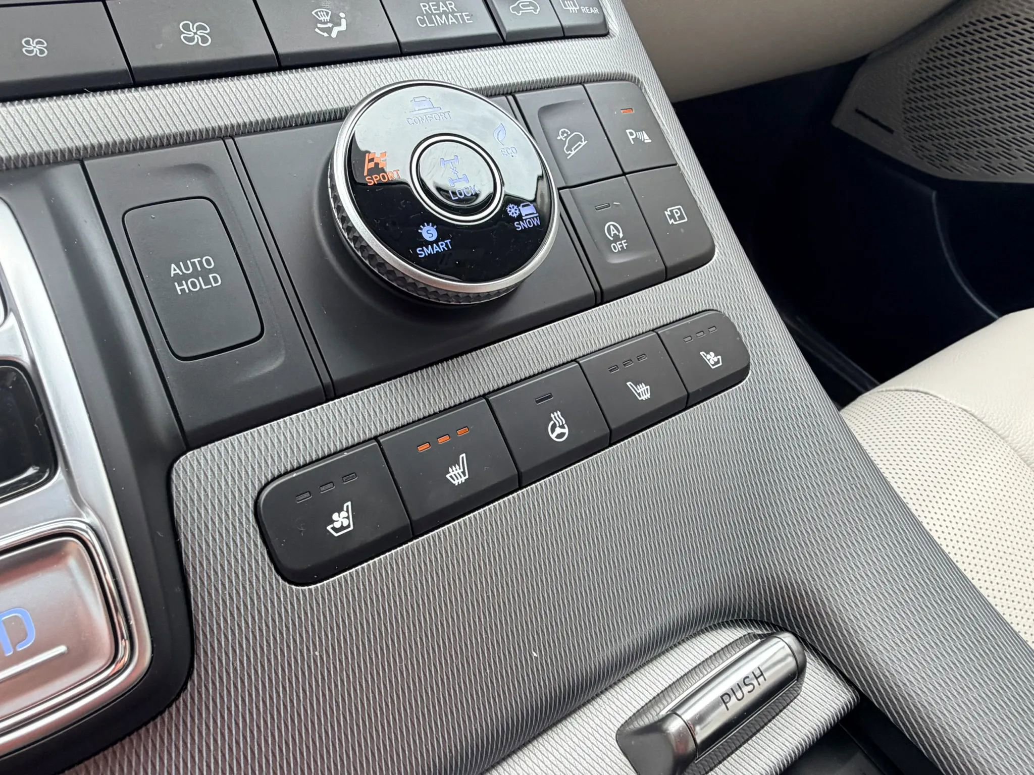 Used 2023 Hyundai Palisade Limited w/ Winter Package image 20