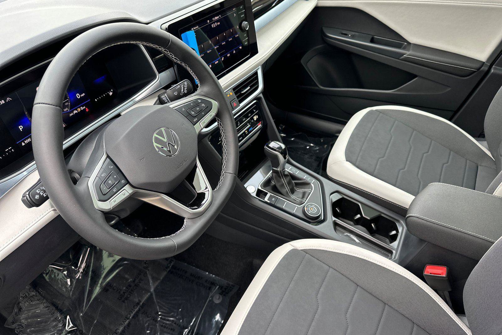 New 2026 Volkswagen Taos SE image 9