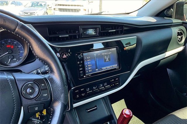Used 2017 Toyota Corolla iM image 6