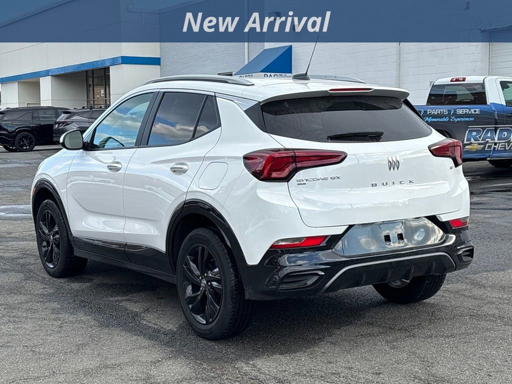 Used 2024 Buick Encore GX Sport Touring image 2