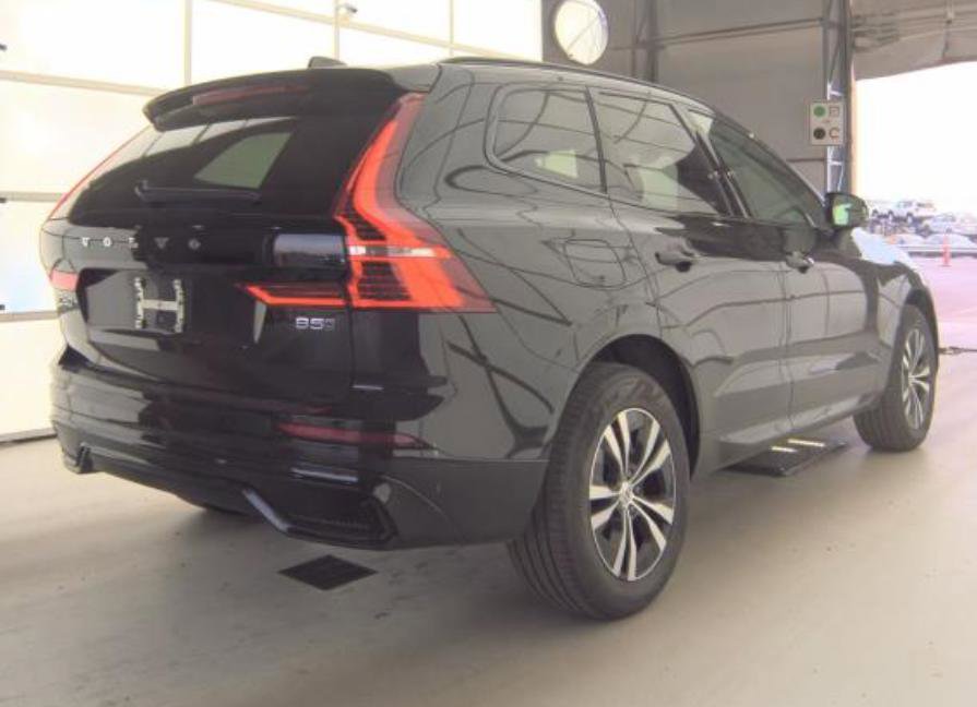 Used 2025 Volvo XC60 B5 Core AWD/4WD image 3