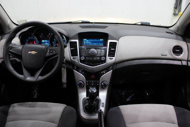Used 2014 Chevrolet Cruze LS FWD image 22