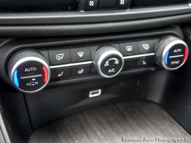 Used 2018 Alfa Romeo Giulia Ti AWD/4WD image 21