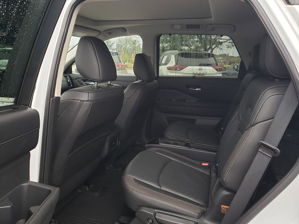Certified 2025 Nissan Pathfinder SL w/ SL Premium Package image 17