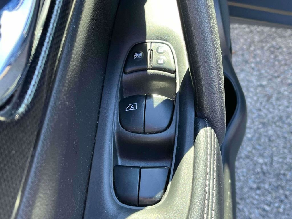 Used 2016 Nissan Rogue SL w/ SL Premium Package image 14