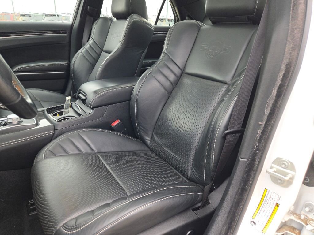 Used 2023 Chrysler 300 C image 23