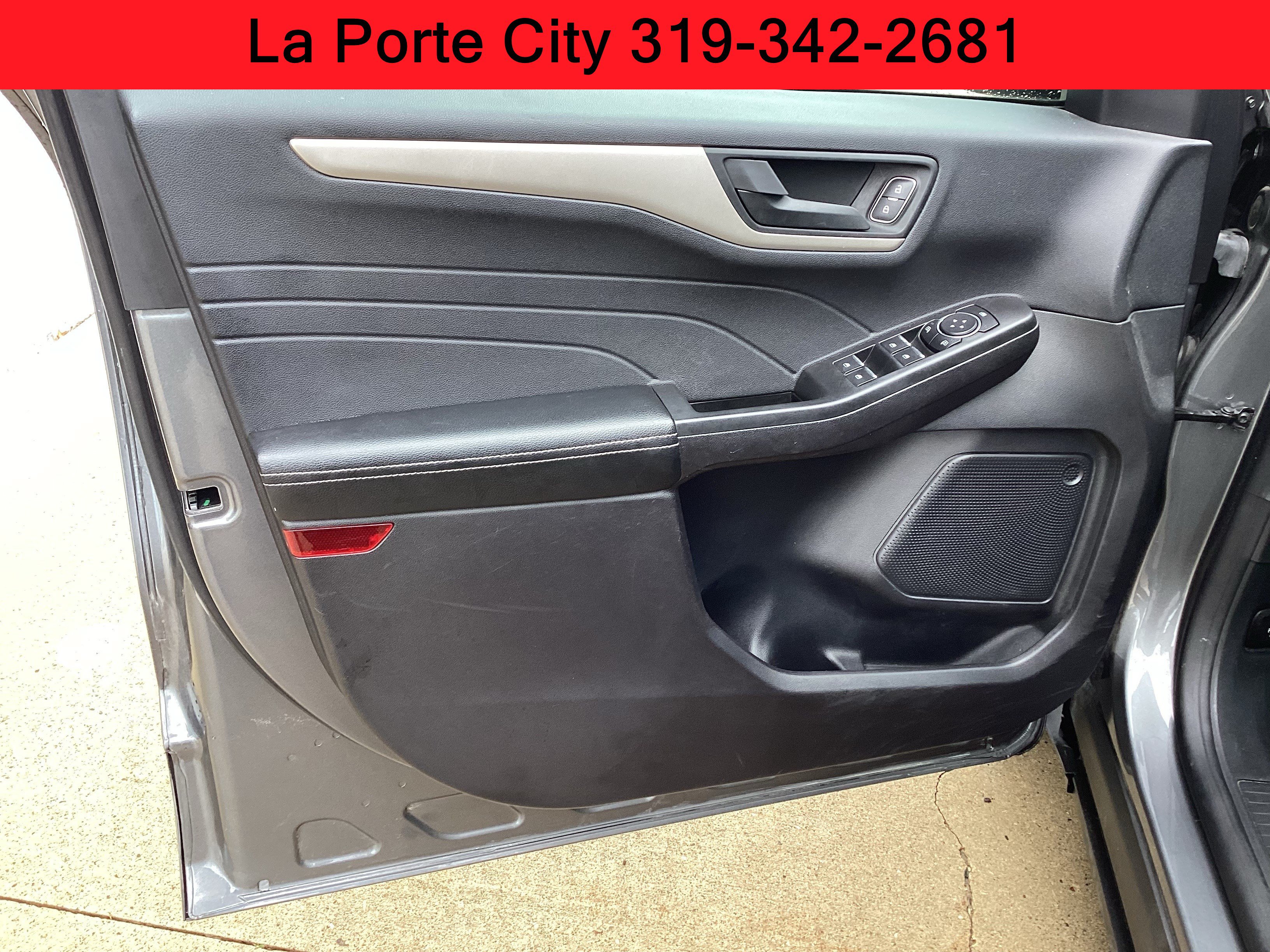 Used 2022 Ford Escape SE FWD image 13