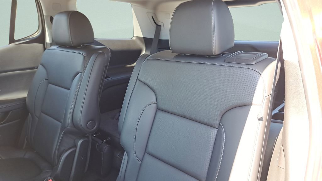 Used 2022 GMC Acadia SLT w/ Technology Package image 13