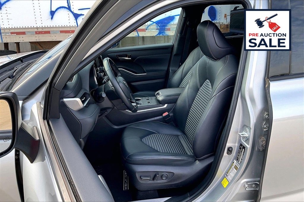Used 2023 Toyota Highlander XSE image 25