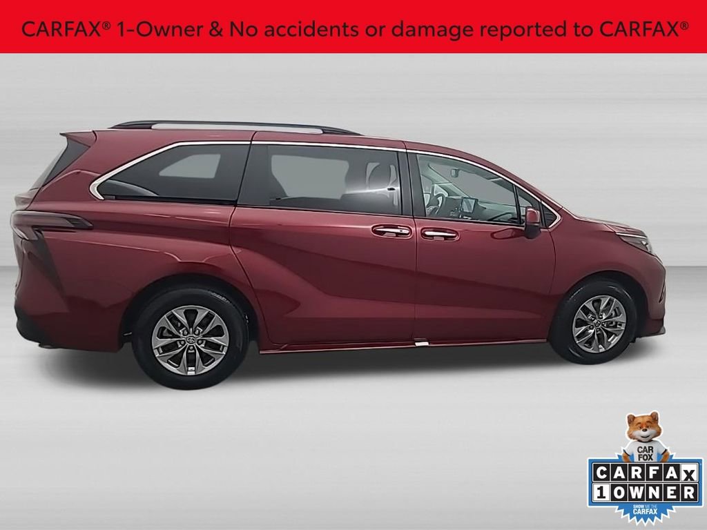 Used 2026 Toyota Sienna XLE image 2