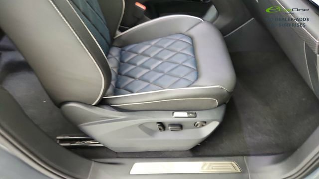 Used 2025 Volkswagen Atlas Cross Sport SEL Premium R-Line AWD/4WD image 25