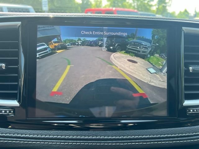 Used 2024 Chrysler Pacifica Limited AWD/4WD image 16