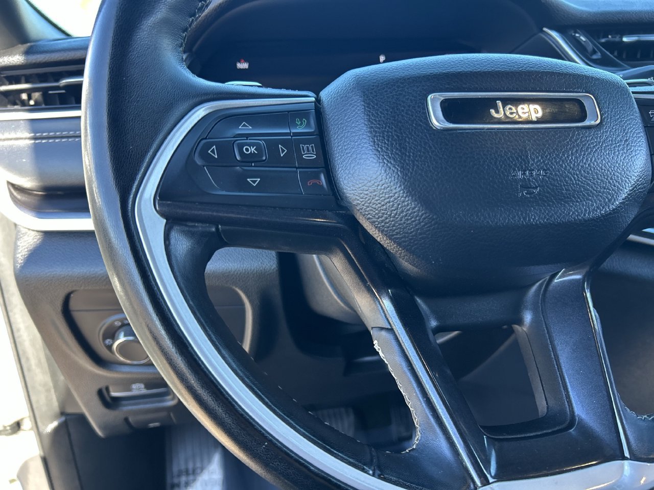 Used 2022 Jeep Grand Cherokee L Laredo RWD image 25