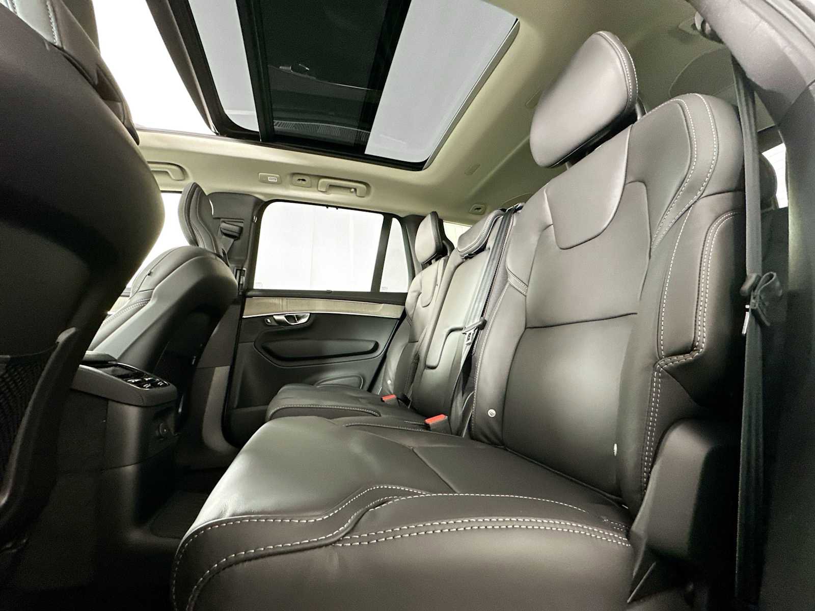 Used 2025 Volvo XC90 T8 Ultra w/ Protection Package Premier image 22