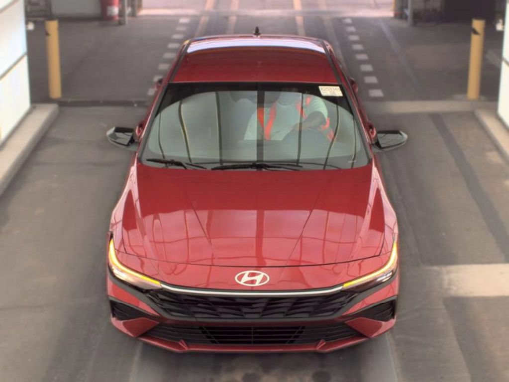 Used 2025 Hyundai Elantra Sport FWD image 3